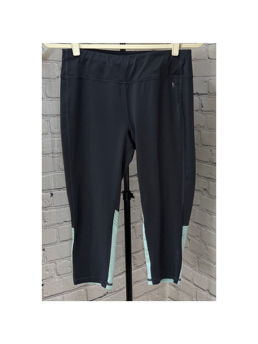 Danskin Now Women’s  Performance Capri Leggings (Size M)